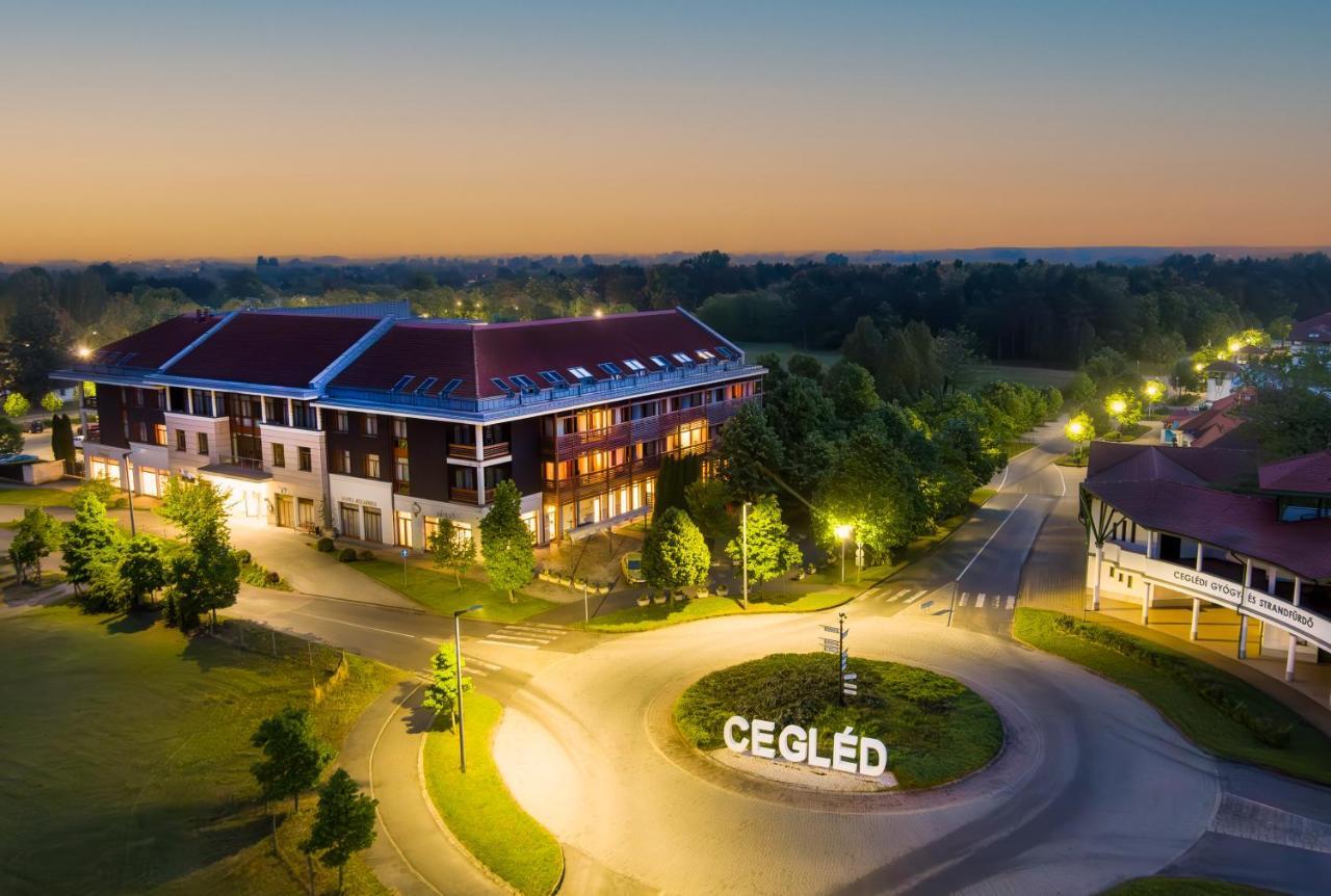 Aquarell Hotel Cegléd Εξωτερικό φωτογραφία