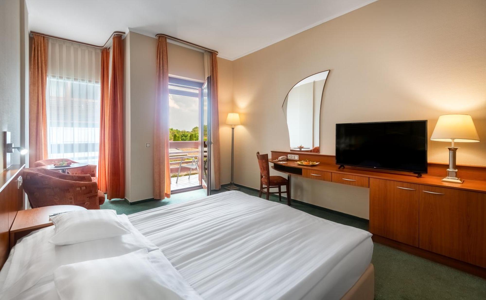 Aquarell Hotel Cegléd Εξωτερικό φωτογραφία