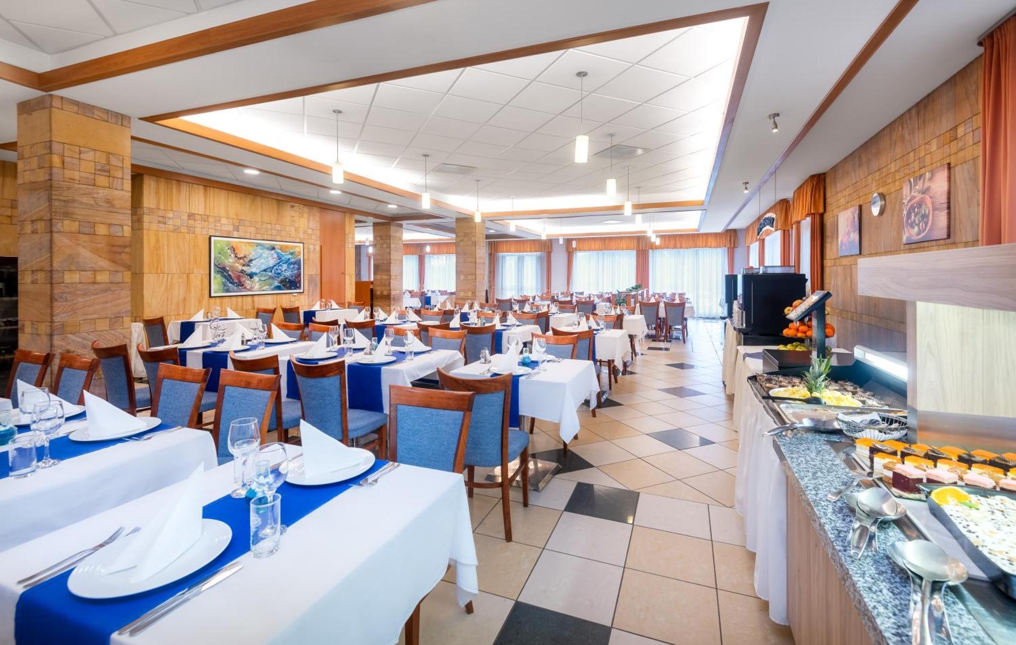 Aquarell Hotel Cegléd Εξωτερικό φωτογραφία