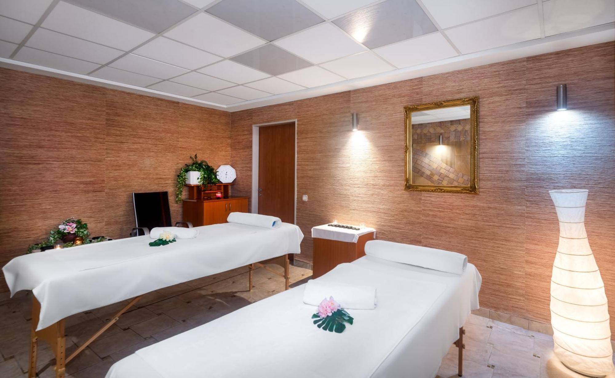 Aquarell Hotel Cegléd Εξωτερικό φωτογραφία