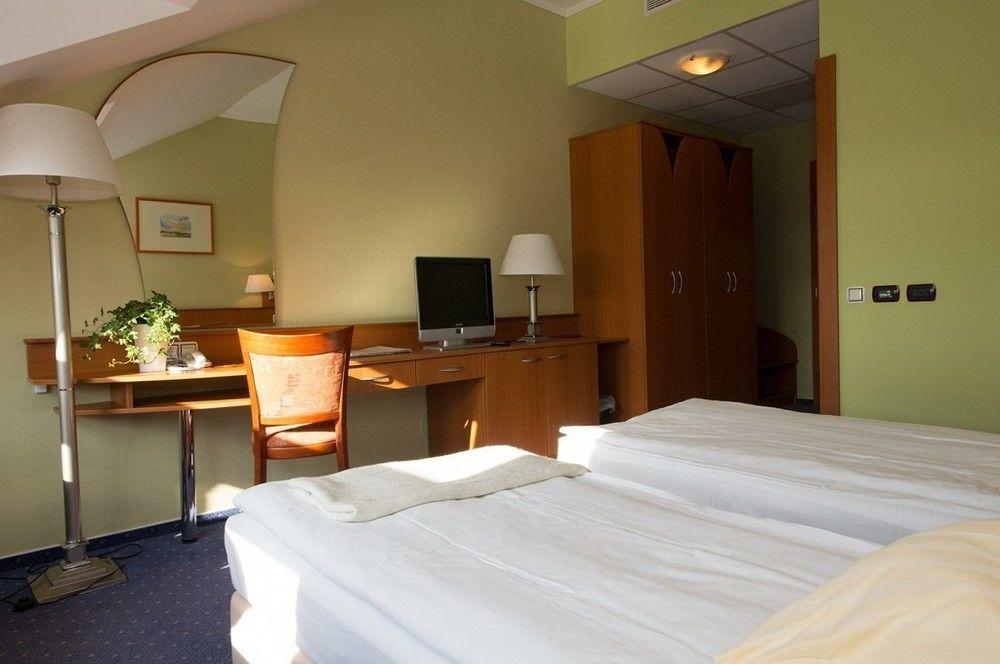 Aquarell Hotel Cegléd Εξωτερικό φωτογραφία