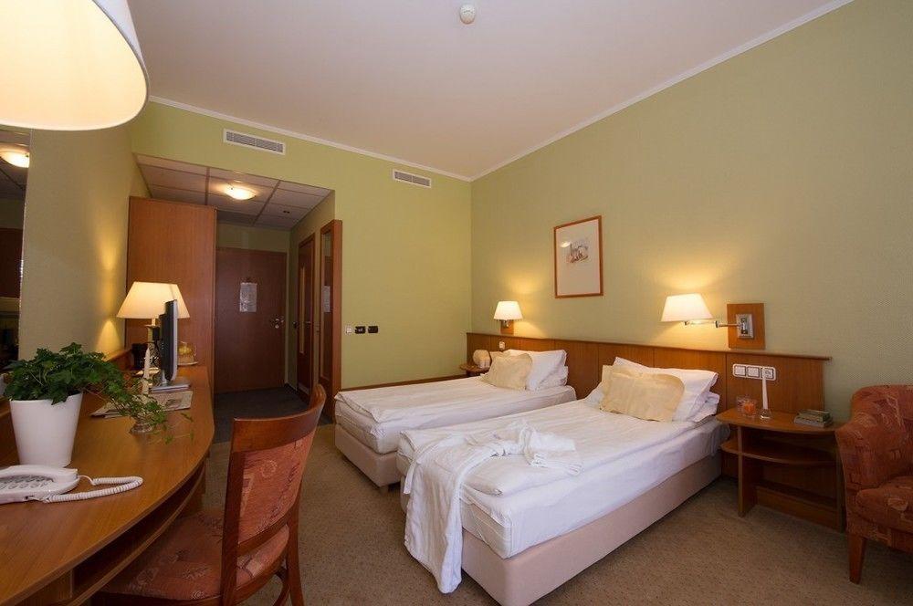 Aquarell Hotel Cegléd Εξωτερικό φωτογραφία