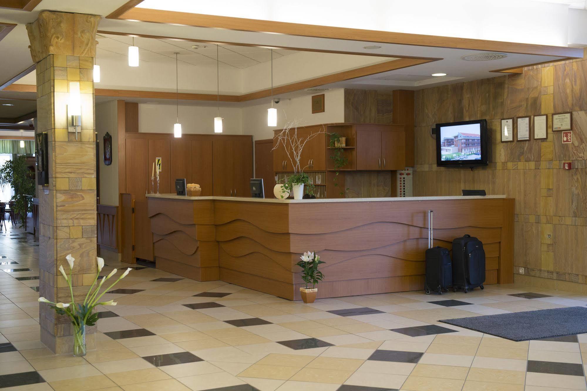 Aquarell Hotel Cegléd Εξωτερικό φωτογραφία